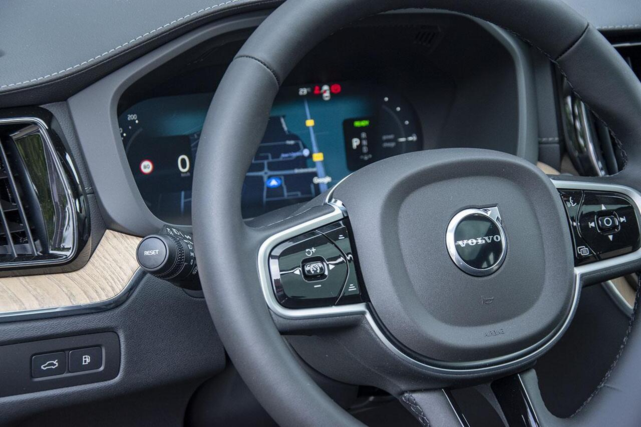 Volvo XC60 2.0 T6 AWD RECHARGE ULTRA DARK