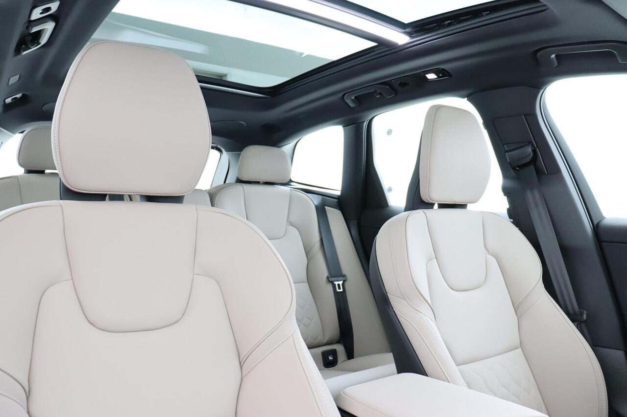 Volvo XC60 T8 PLUG-IN HYBRID AWD ULTRA DARK -PANO.DAK|BOWERS&WILKINS|LUCHTVERING|CARDAMOM|GELAAGD.GLAS|TREKHAAK|22"