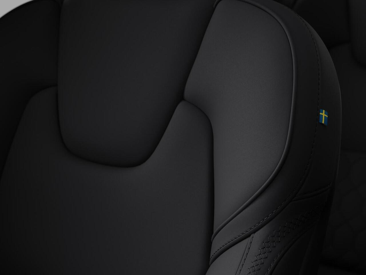 Volvo XC60 2.0 T6 Plug-in hybrid AWD Plus Dark Automaat / Panoramadak / Head-up display / 360* camera / 20" velgen / MY2026