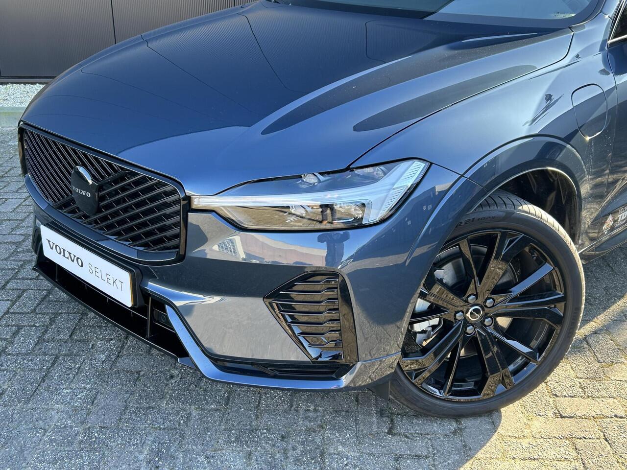 Volvo XC60 2.0 T6 Plug-in hybrid AWD Plus Black Edition 21 inch /schuifdak/ harman kardon/ park assist/Display Gen. 2