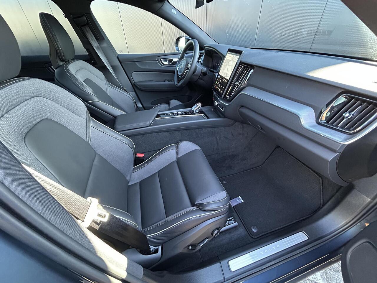 Volvo XC60 2.0 T6 Plug-in hybrid AWD Plus Black Edition 21 inch /schuifdak/ harman kardon/ park assist/Display Gen. 2