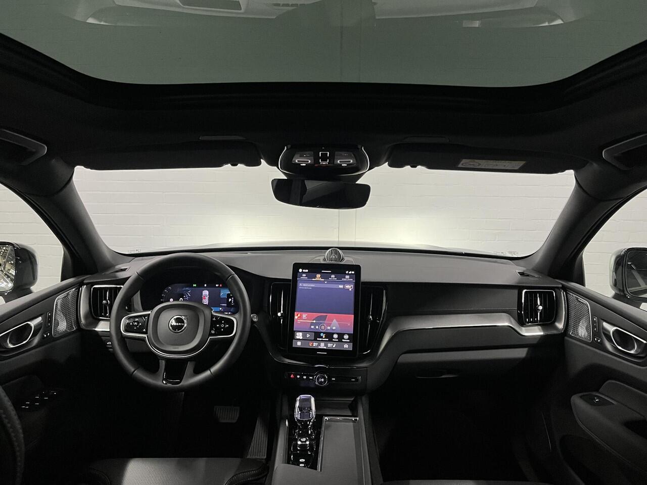 Volvo XC60 T8 PHEV AWD Ultra Black Edition Bowers & Wilkins | Massage | Open dak | Stoel ventilatie | Stoel-/stuurverwarming | Head-up | 360 camera | *455PK*