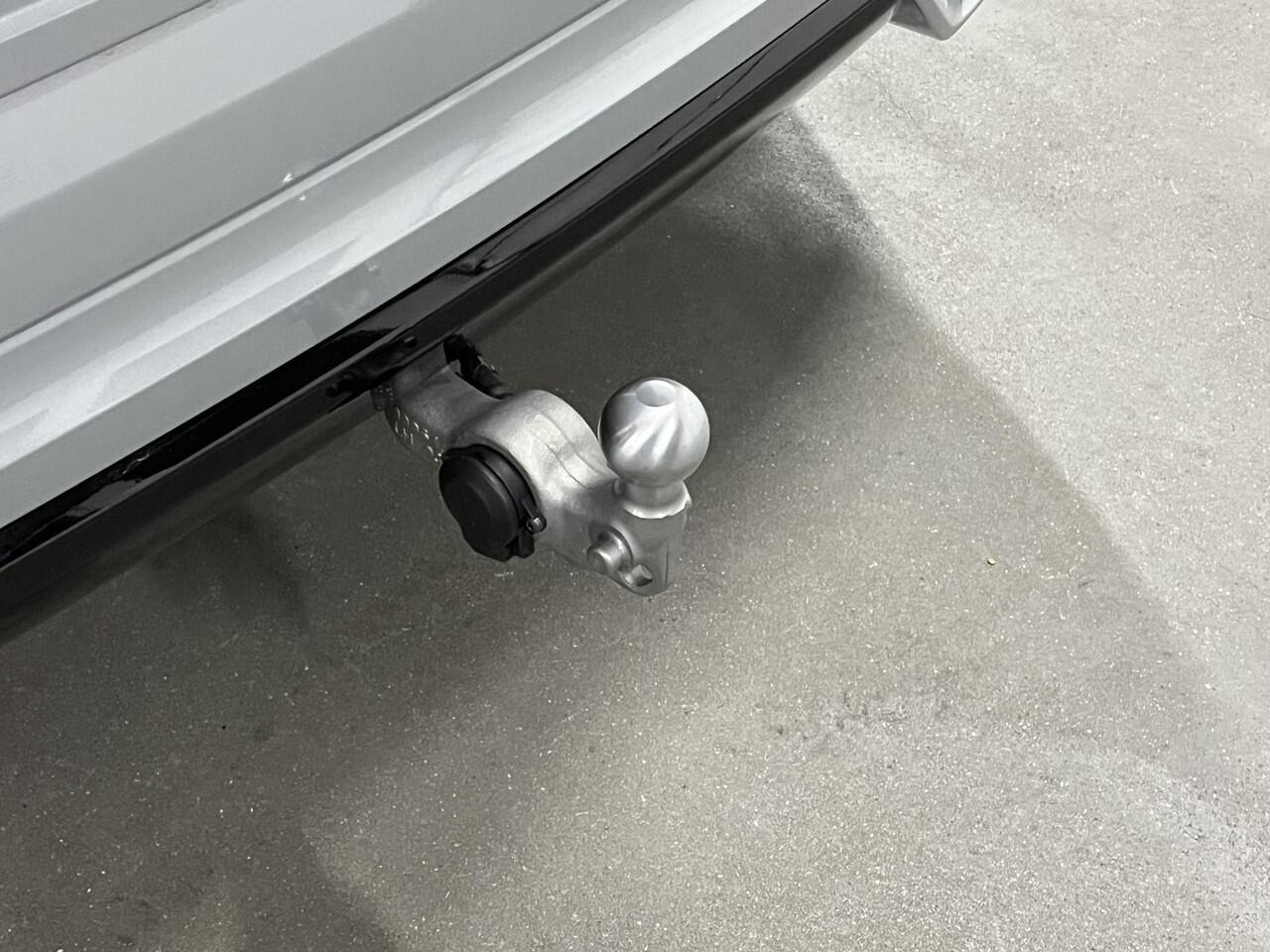 Volvo XC60 T8 PHEV AWD Ultra Black Edition Trekhaak | Bowers & Wilkins | Massage | Open dak | Stoel ventilatie | Stoel-/stuurverwarming | Head-up | 360 camera | *455PK*