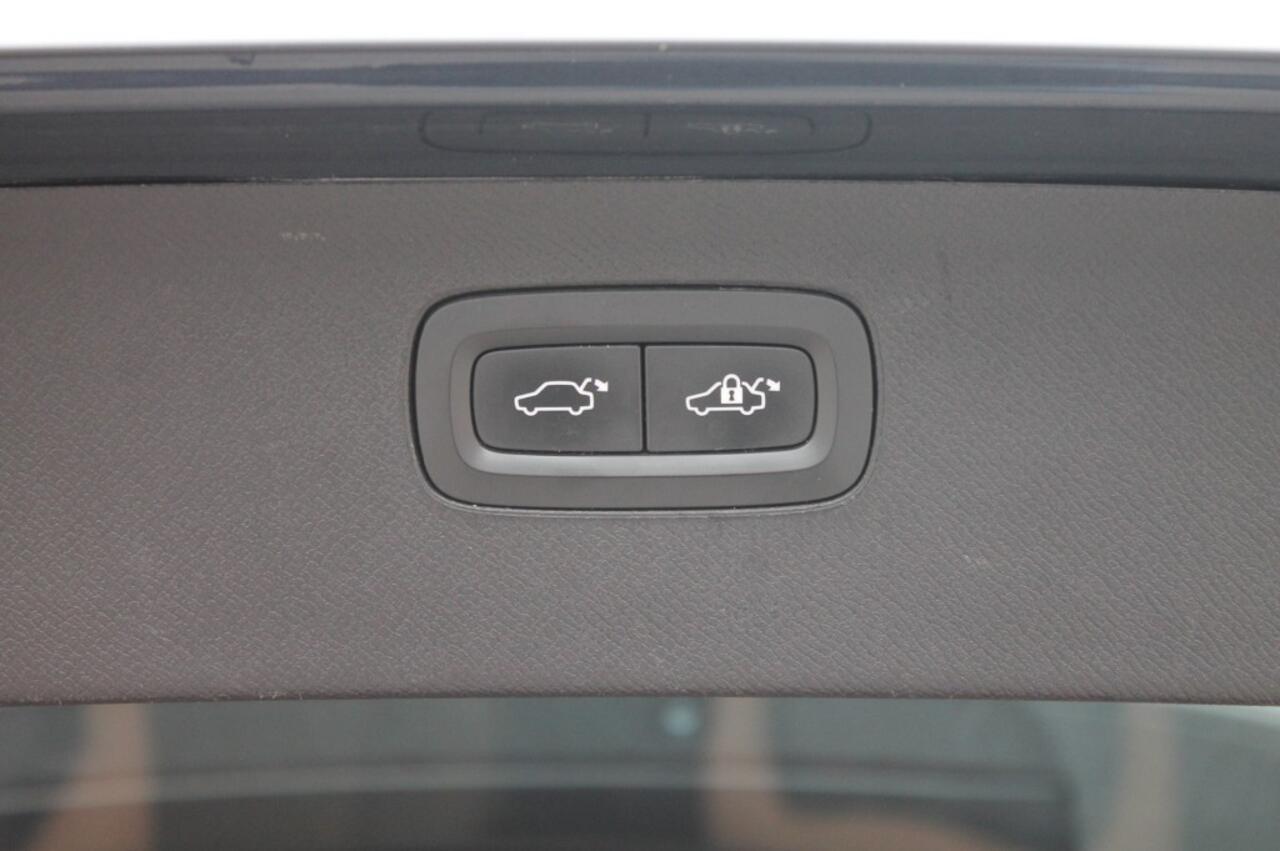 Volvo XC90 2.0 D5 AWD Inscription Edition 7 persoon / Panorama dak / trekha