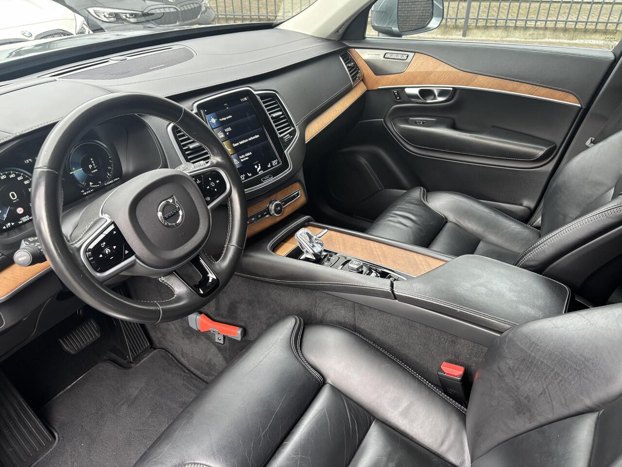 Volvo XC90 2.0 T8 Twin Engine AWD Inscription Automaat / 7 Persoons / Panoramadak / Harman Kardon / Comfortstoelen / Trekhaak / 20 Inch / Stoelverwarming / Achteruitrijcamera / LED / Elektrisch Verstelbare Stoelen