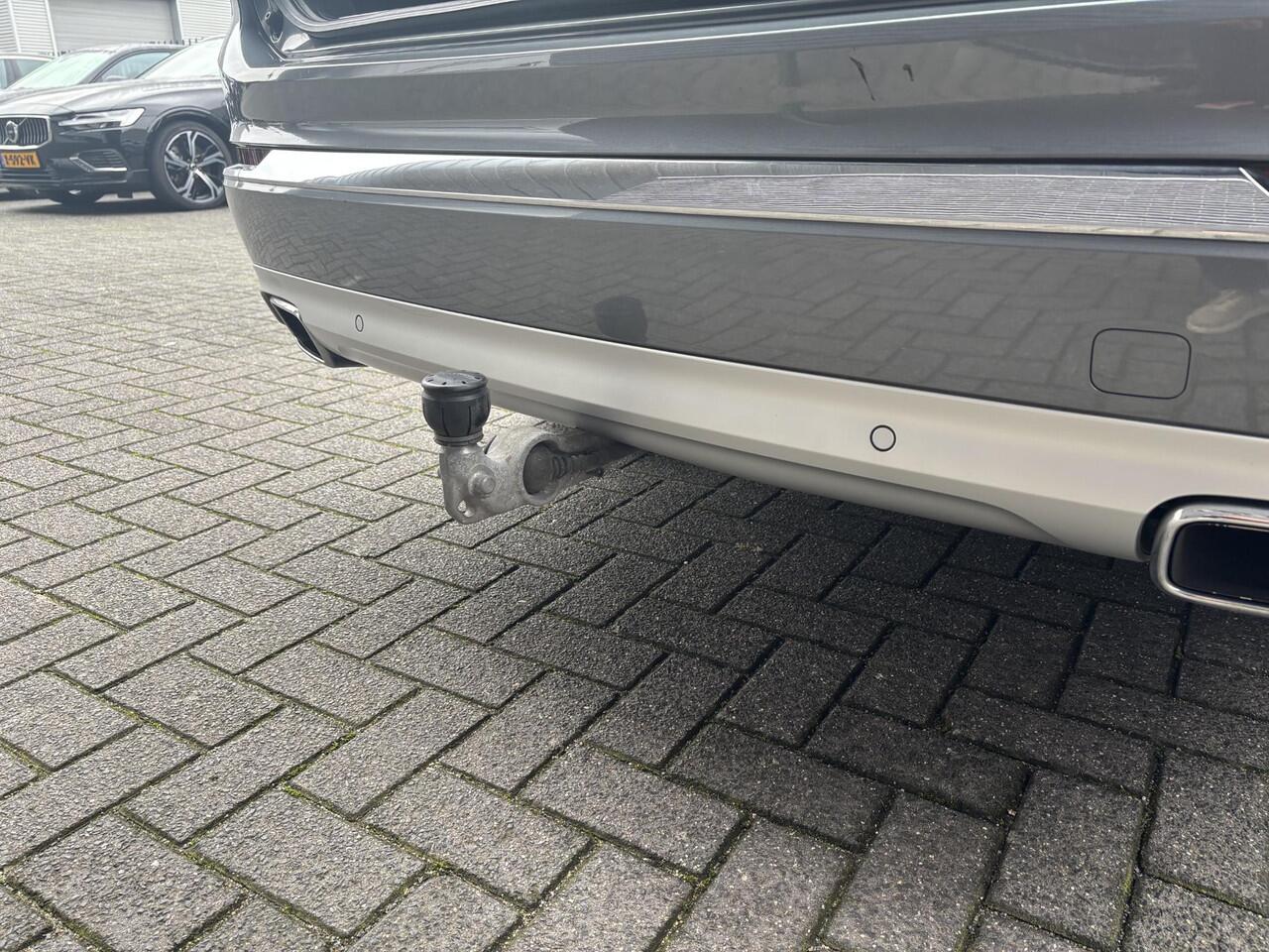 Volvo XC90 2.0 T8 Twin Engine AWD Inscription Automaat / 7 Persoons / Panoramadak / Harman Kardon / Comfortstoelen / Trekhaak / 20 Inch / Stoelverwarming / Achteruitrijcamera / LED / Elektrisch Verstelbare Stoelen