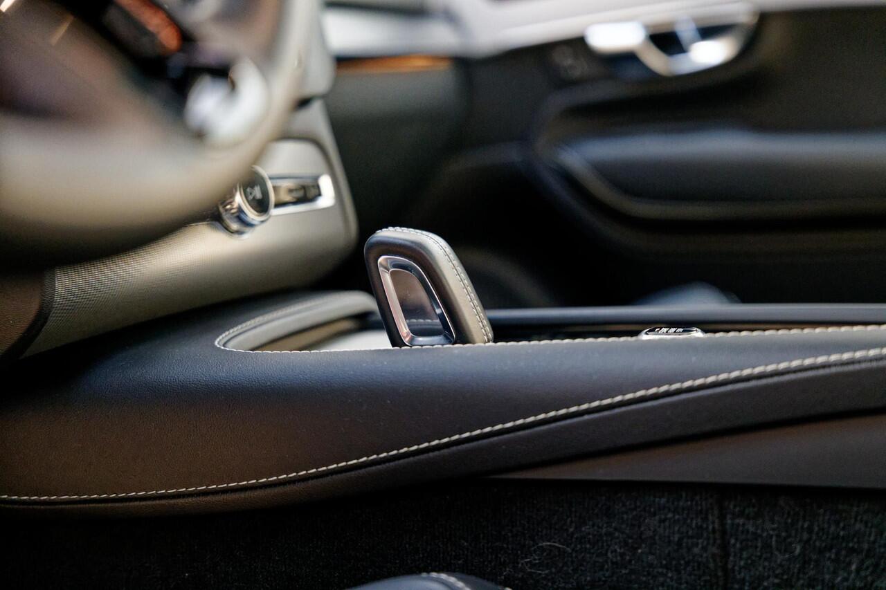 Volvo XC90 2.0 T8 Recharge AWD R-Design Luchtvering, Panoramadak, 360 Camera, Trekhaak, enz