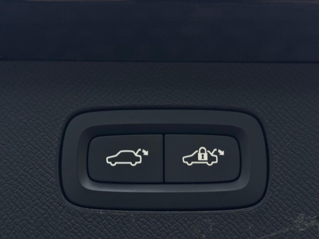 Volvo XC90 2.0 T8 AWD R-Design 392pk LEDER LED SPORTVELGEN PDC