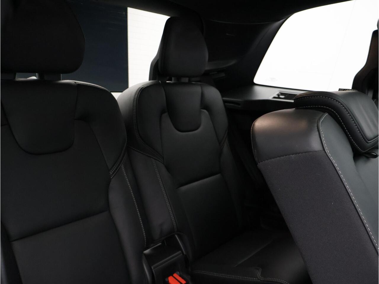 Volvo XC90 2.0 T8 Recharge AWD R-Design / Trekhaak / B&W audio / Massage en gevent. stoelen / 360 camera / Stoel+stuurwielverwarming