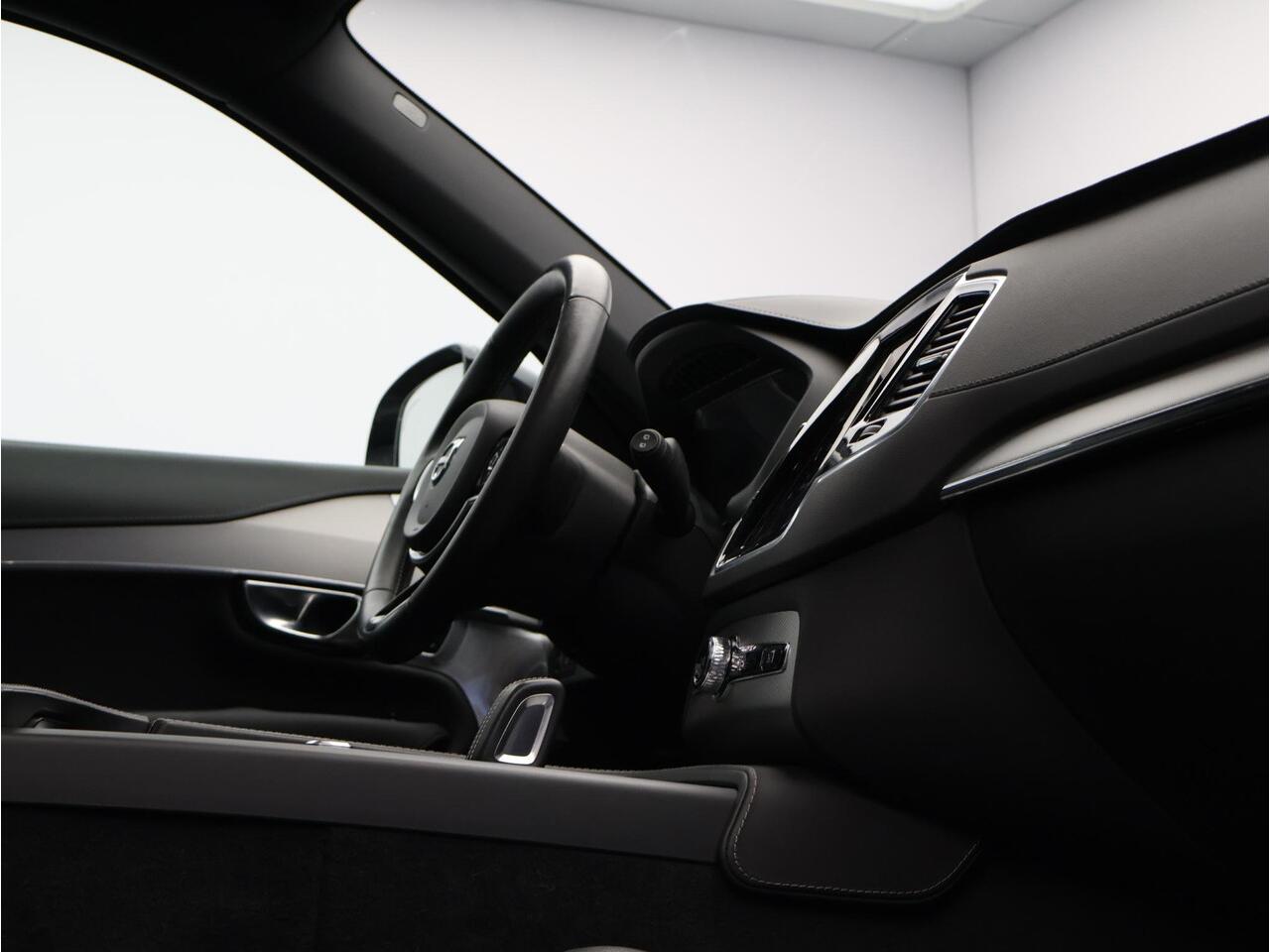 Volvo XC90 2.0 T8 Recharge AWD R-Design / Trekhaak / B&W audio / Massage en gevent. stoelen / 360 camera / Stoel+stuurwielverwarming