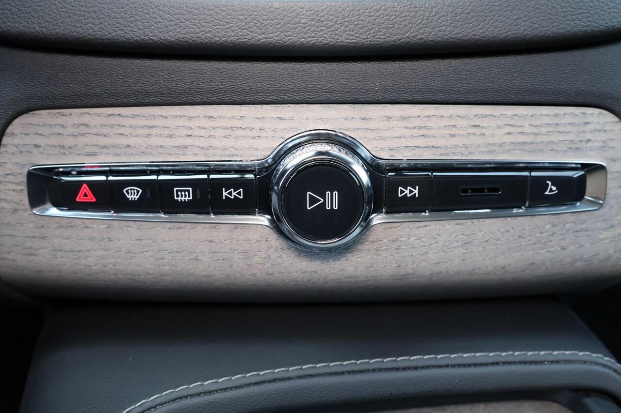 Volvo XC90 T8 Recharge AWD Inscription - Panorama/schuifdak - IntelliSafe Assist & Surround - 360º Camera - Harman/Kardon audio - Adaptieve LED koplampen - Verwarmde voorstoelen, stuur & achterbank - Parkeersensoren voor & achter - Elektr. bedienb. voorstoelen met g