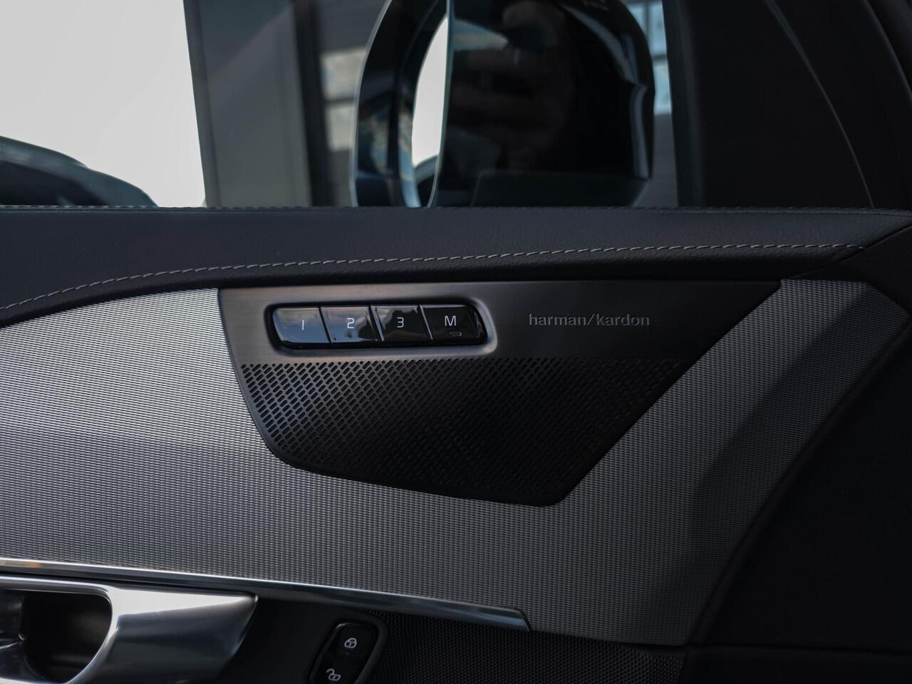 Volvo XC90 2.0 T8 LONG RANGE R-Design 1e eig. | dealer oh. | PANO | Topv. | Massage | 22" | H&K | Trekh. | BLIS |