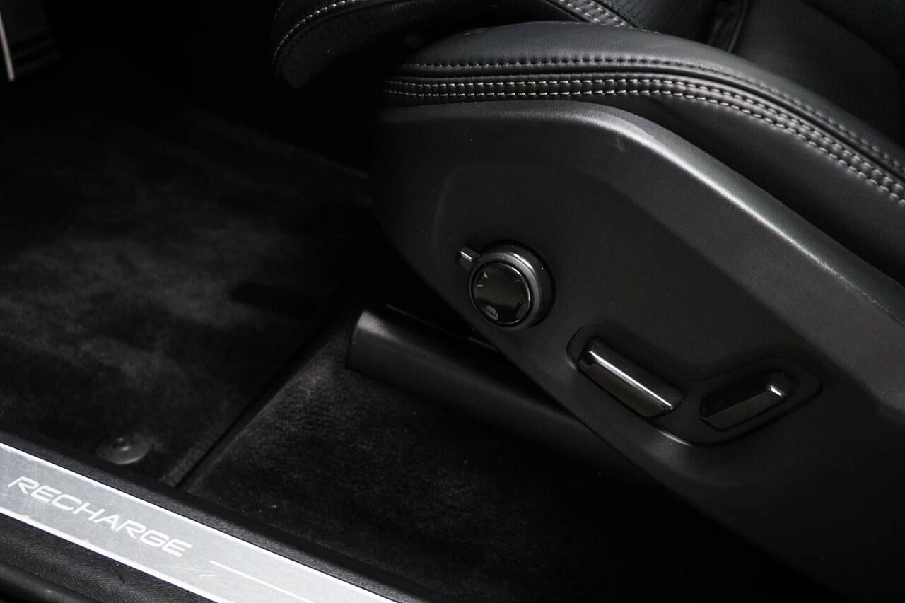 Volvo XC90 2.0 T8 Recharge AWD R-Design | STOELEN / LOUNGE- PACK | LUCHTVERING | PANORAMADAK | MASSAGE | STOELVENTILATIE | TREKHAAK | 22"