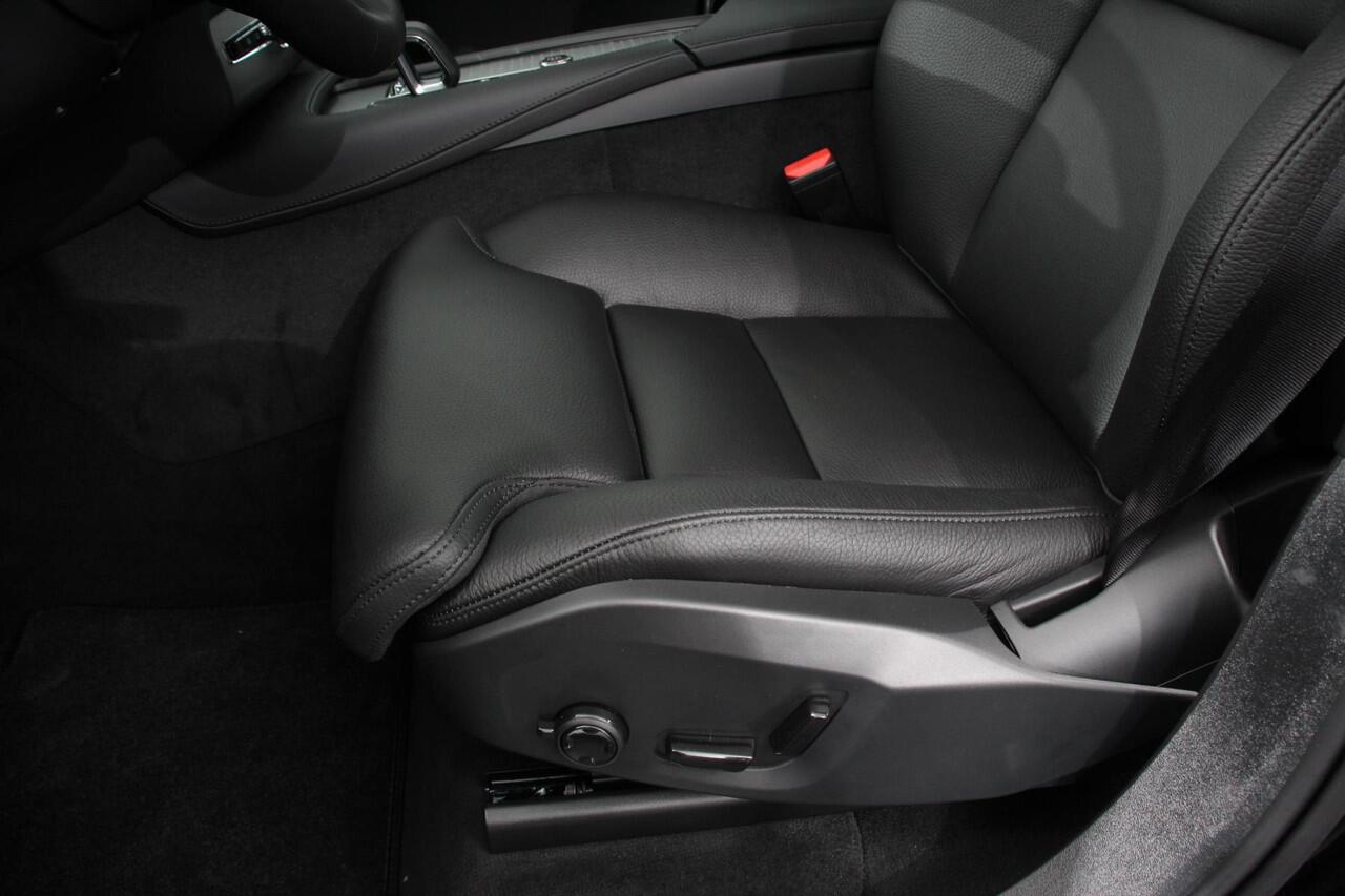 Volvo XC90 2.0 T8 455pk Recharge AWD Ultimate Dark | DEMO ! | Leder | Panorama-schuifdak | Navigatie | Harman Kardon | Electrisch bedienbare achterklep | Camera