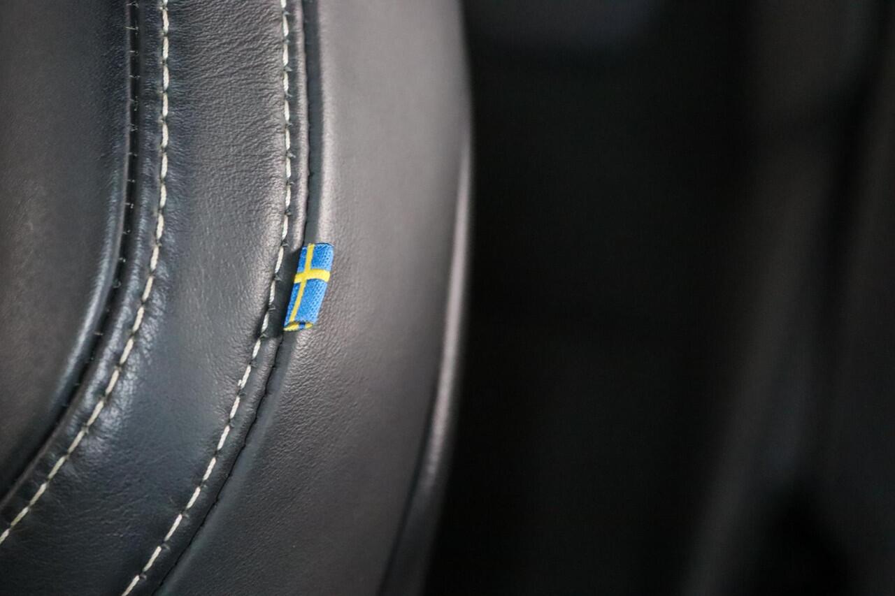 Volvo XC90 2.0 T8 Recharge AWD Plus Dark, 455PK, Longrange, Trekhaak draaibaar, Pilot Assist, Zeer nette auto!