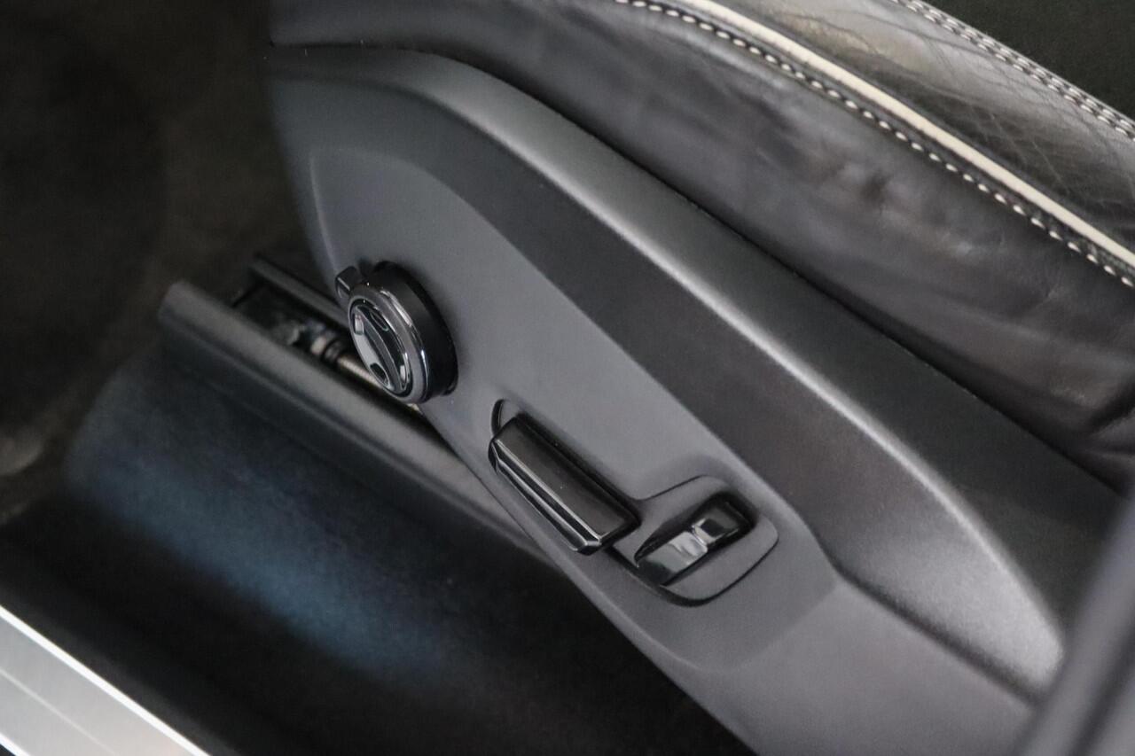 Volvo XC90 2.0 T8 Recharge AWD Plus Dark, 455PK, Longrange, Trekhaak draaibaar, Pilot Assist, Zeer nette auto!