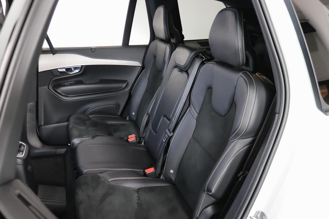 Volvo XC90 2.0 T8 Recharge AWD Plus Dark, 455PK, Longrange, Trekhaak draaibaar, Pilot Assist, Zeer nette auto!