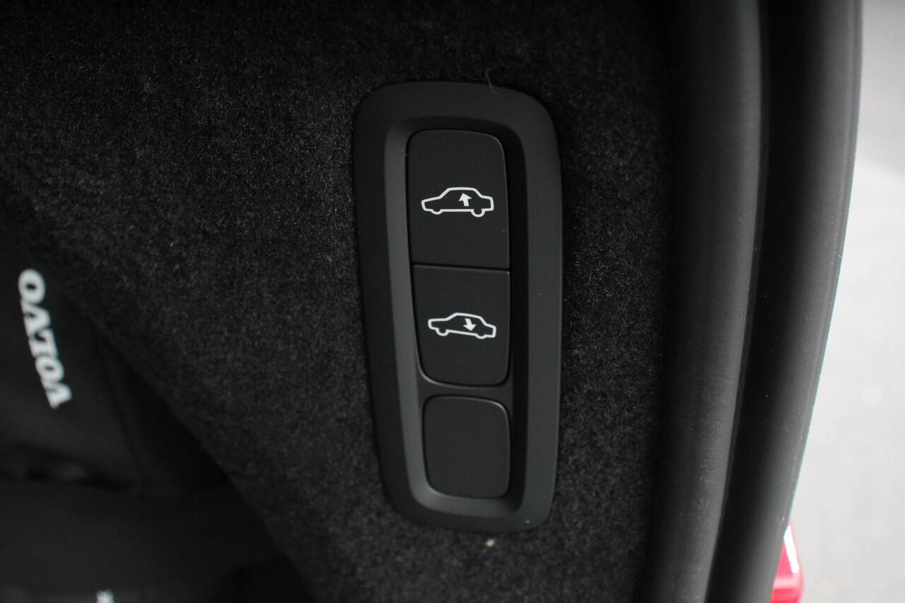 Volvo XC90 2.0 T8 455pk Recharge AWD Ultimate Dark | Leder | Panorama-schuifdak | Navigatie | Harman Kardon | Electrisch bedienbare achterklep | Camera