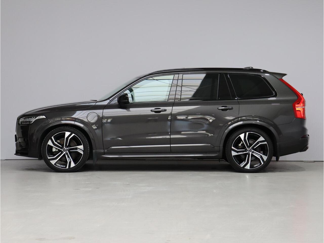 Volvo XC90 2.0 T8 Plug-in hybrid AWD Ultra Dark / Trekhaak / Pano. dak / Head-up display / 360 camera / 22" wielen / Bowers Wilkons / Stoel- & stuurwielverwarming + Achterbankverwarming