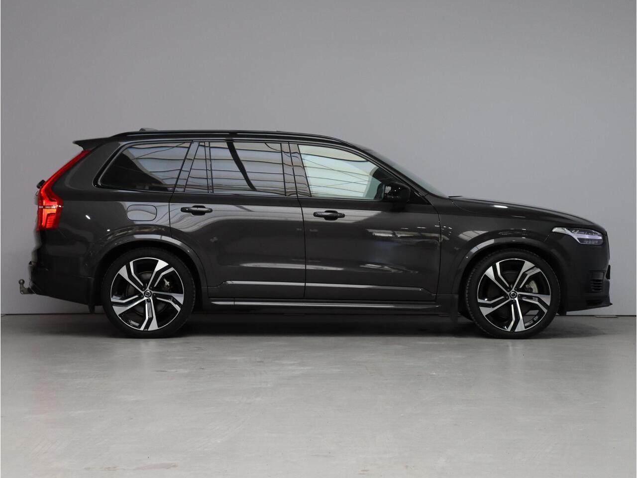 Volvo XC90 2.0 T8 Plug-in hybrid AWD Ultra Dark / Trekhaak / Pano. dak / Head-up display / 360 camera / 22" wielen / Bowers Wilkons / Stoel- & stuurwielverwarming + Achterbankverwarming