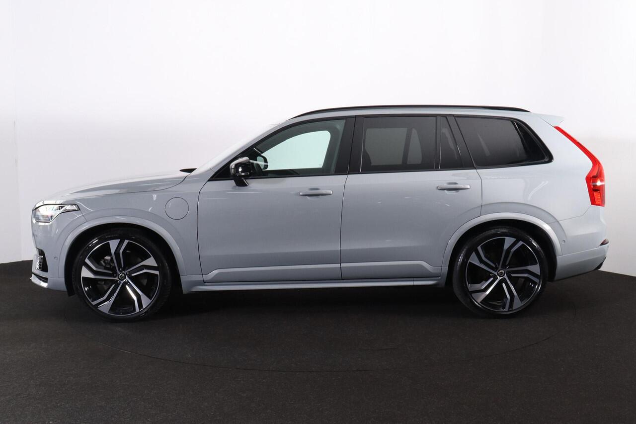 Volvo XC90 T8 Recharge AWD Ultimate Dark - LONG RANGE - Luchtvering - Panorama/schuifdak - IntelliSafe Assist & Surround - 360º Camera - Adaptieve LED koplampen - Verwarmde voorstoelen, stuur & achterbank - Parkeersensoren voor & achter - Elektr. bedienb. voorstoel