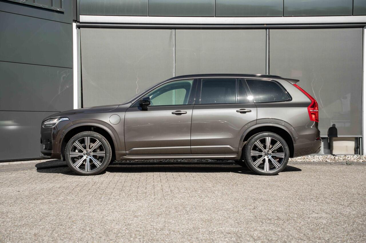 Volvo XC90 T8 Recharge AWD Ultimate Dark | Verwarmbare voorstoelen | Verwarmbaar stuurwiel | Verwarmbare achterbank | Premium audio by Harman Kardon | Panoramadak | Luchtvering | Rondomzicht Camera| 21 inch Lichtmetalen velgen | Semi elektrische trekhaak | Alarmkla