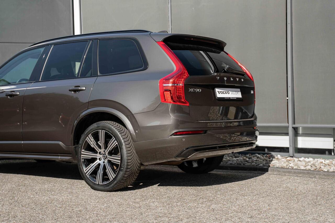 Volvo XC90 T8 Recharge AWD Ultimate Dark | Verwarmbare voorstoelen | Verwarmbaar stuurwiel | Verwarmbare achterbank | Premium audio by Harman Kardon | Panoramadak | Luchtvering | Rondomzicht Camera| 21 inch Lichtmetalen velgen | Semi elektrische trekhaak | Alarmkla
