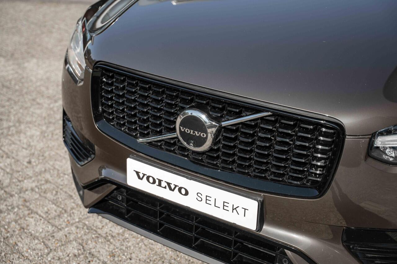 Volvo XC90 T8 Recharge AWD Ultimate Dark | Verwarmbare voorstoelen | Verwarmbaar stuurwiel | Verwarmbare achterbank | Premium audio by Harman Kardon | Panoramadak | Luchtvering | Rondomzicht Camera| 21 inch Lichtmetalen velgen | Semi elektrische trekhaak | Alarmkla