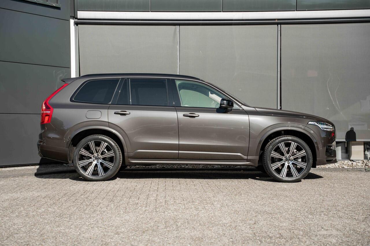 Volvo XC90 T8 Recharge AWD Ultimate Dark | Verwarmbare voorstoelen | Verwarmbaar stuurwiel | Verwarmbare achterbank | Premium audio by Harman Kardon | Panoramadak | Luchtvering | Rondomzicht Camera| 21 inch Lichtmetalen velgen | Semi elektrische trekhaak | Alarmkla