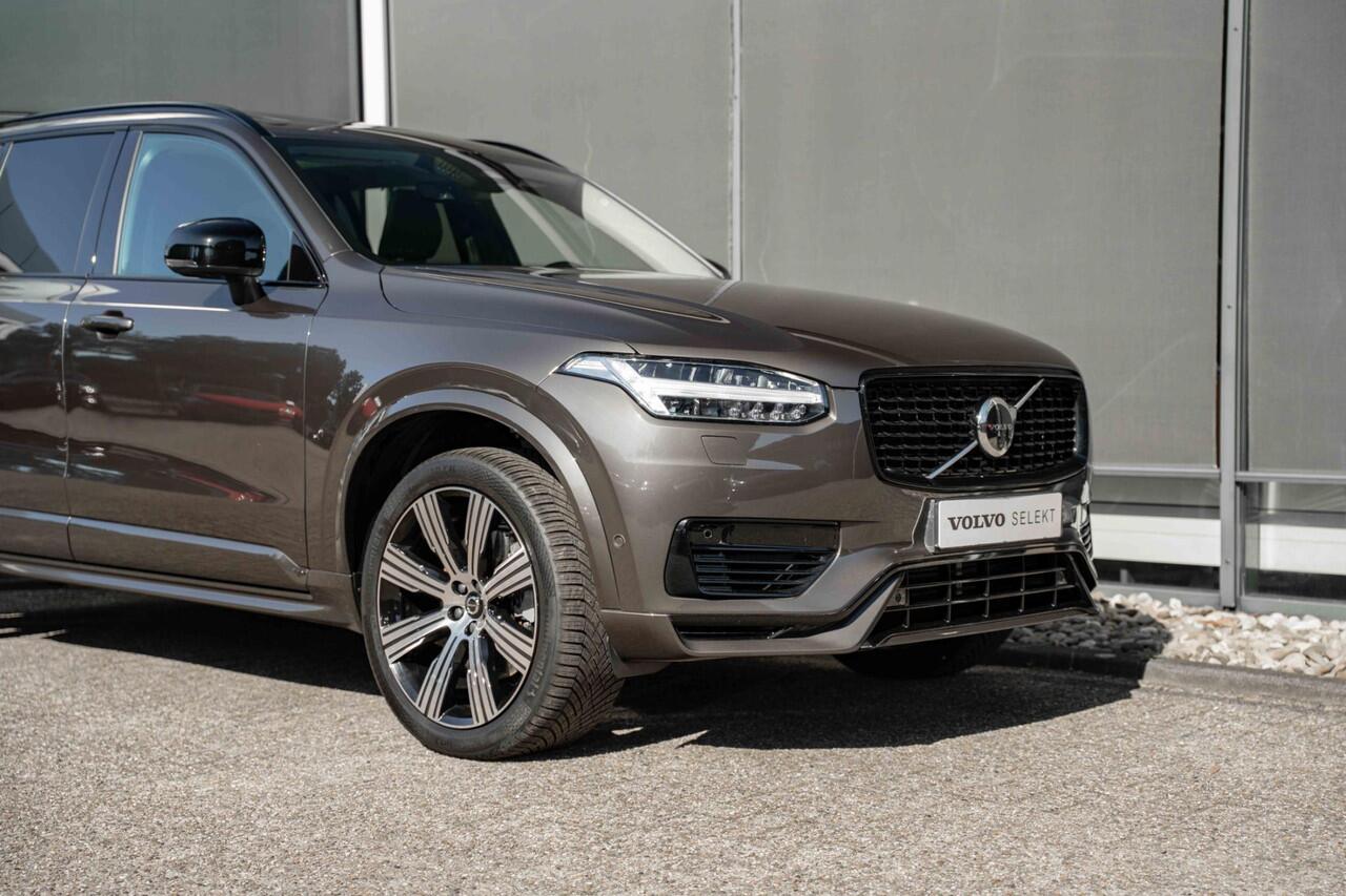 Volvo XC90 T8 Recharge AWD Ultimate Dark | Verwarmbare voorstoelen | Verwarmbaar stuurwiel | Verwarmbare achterbank | Premium audio by Harman Kardon | Panoramadak | Luchtvering | Rondomzicht Camera| 21 inch Lichtmetalen velgen | Semi elektrische trekhaak | Alarmkla
