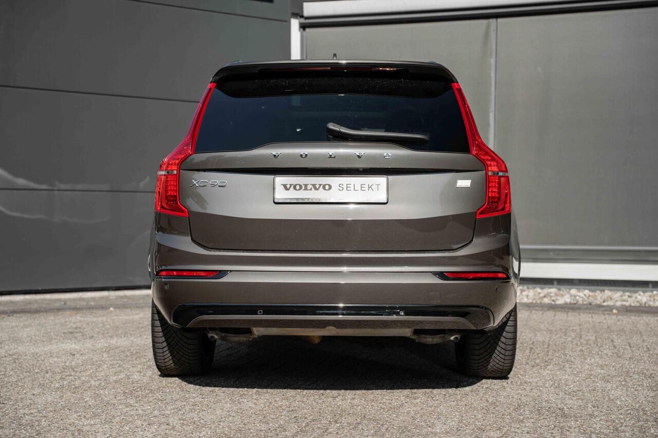 Volvo XC90 T8 Recharge AWD Ultimate Dark | Verwarmbare voorstoelen | Verwarmbaar stuurwiel | Verwarmbare achterbank | Premium audio by Harman Kardon | Panoramadak | Luchtvering | Rondomzicht Camera| 21 inch Lichtmetalen velgen | Semi elektrische trekhaak | Alarmkla