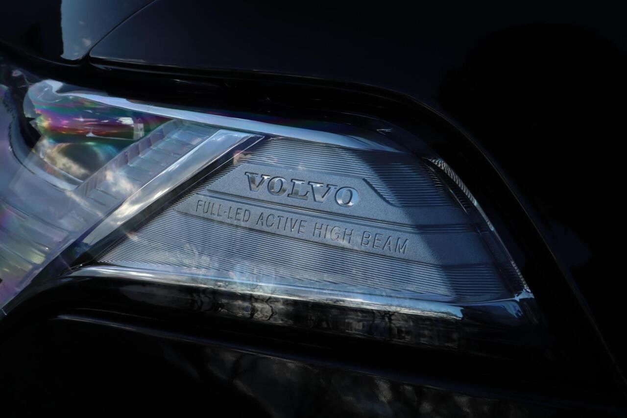 Volvo XC90 2.0 T8 Recharge AWD Ultimate Dark | Luchtvering | 360-camera | Alcantara hemelbekleding |
