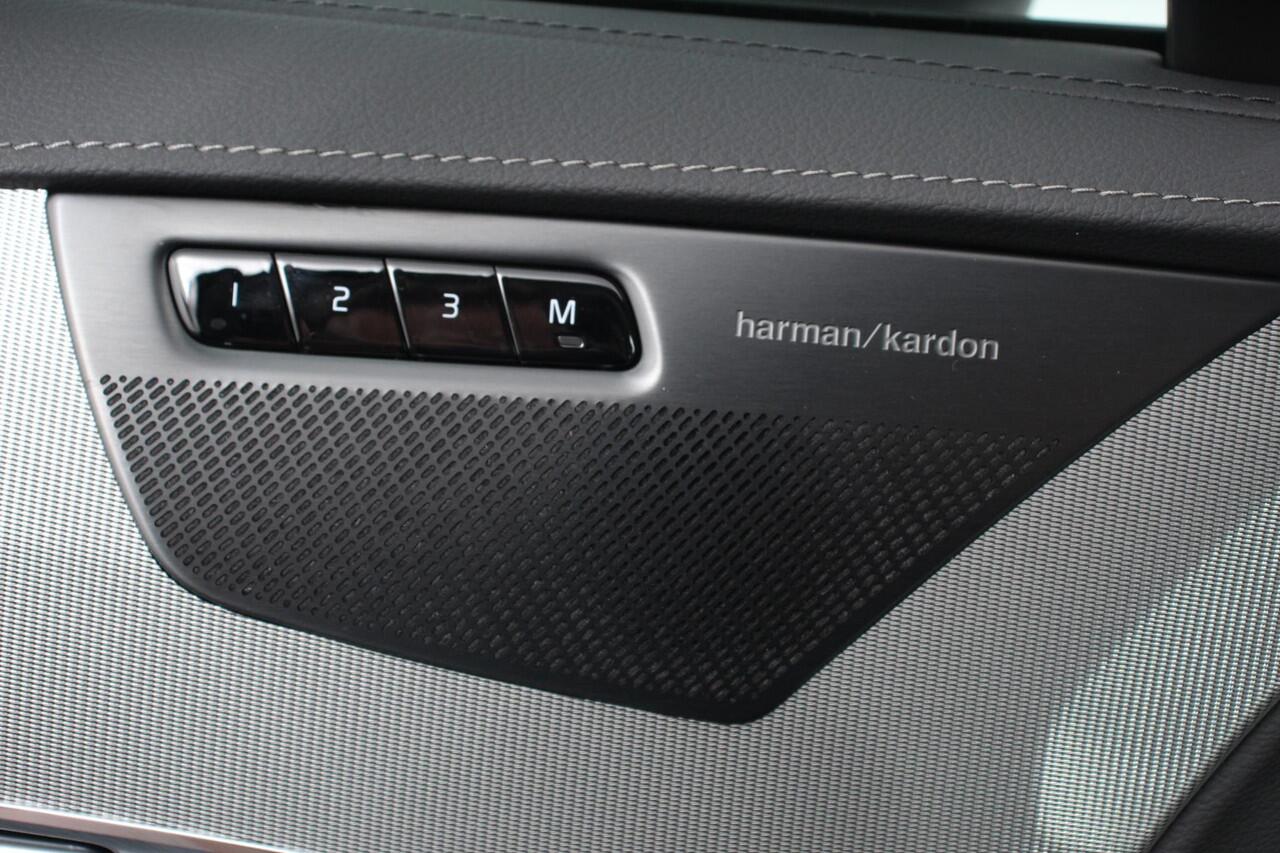 Volvo XC90 2.0 T8 Recharge AWD Ultimate Dark Leder Panorama-schuifdak Navigatie Harman Kardon Elektrisch bedienbare achterklep Camera
