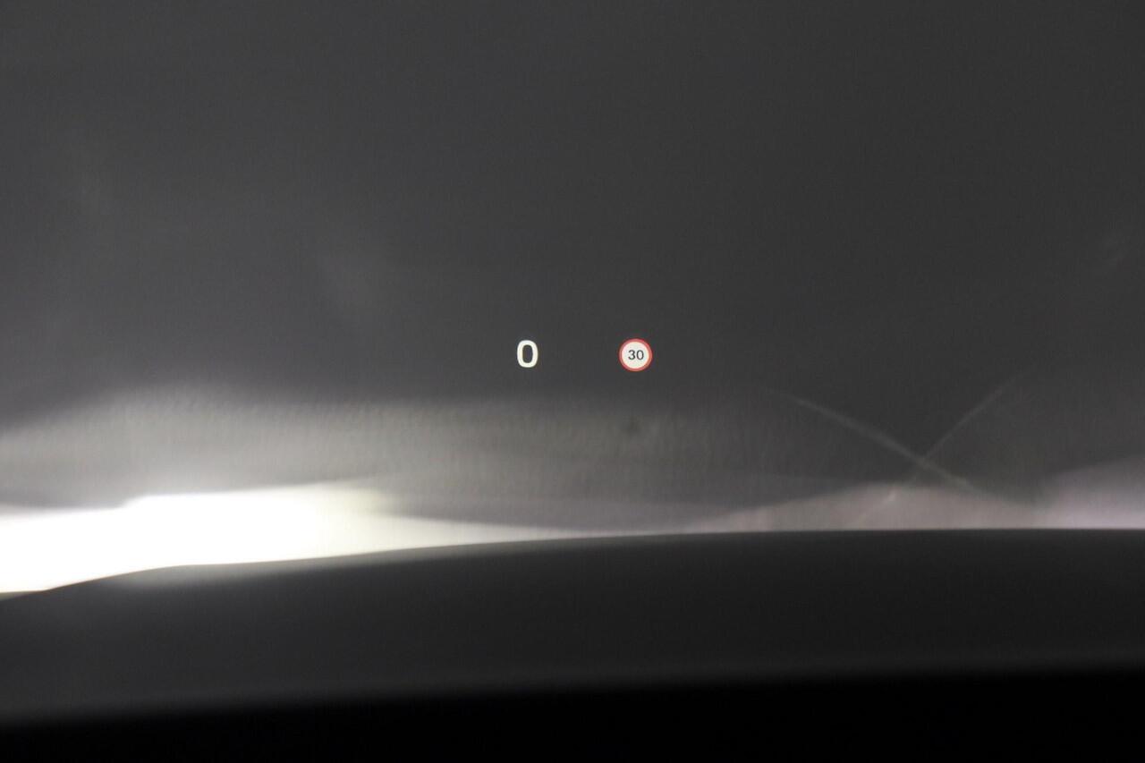 Volvo XC90 T8 Recharge AWD Ultimate Dark - LONG RANGE - Luchtvering - Panorama/schuifdak - IntelliSafe Assist & Surround - 360º Camera - Bowers & Wilkins audio - Adaptieve LED koplampen - Verwarmde voorstoelen, stuur & achterbank - Parkeersensoren voor & achter - El