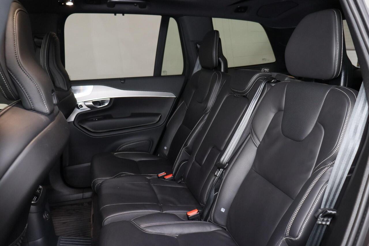 Volvo XC90 T8 Recharge AWD Ultimate Dark - LONG RANGE - Luchtvering - Panorama/schuifdak - IntelliSafe Assist & Surround - 360º Camera - Bowers & Wilkins audio - Adaptieve LED koplampen - Verwarmde voorstoelen, stuur & achterbank - Parkeersensoren voor & achter - El