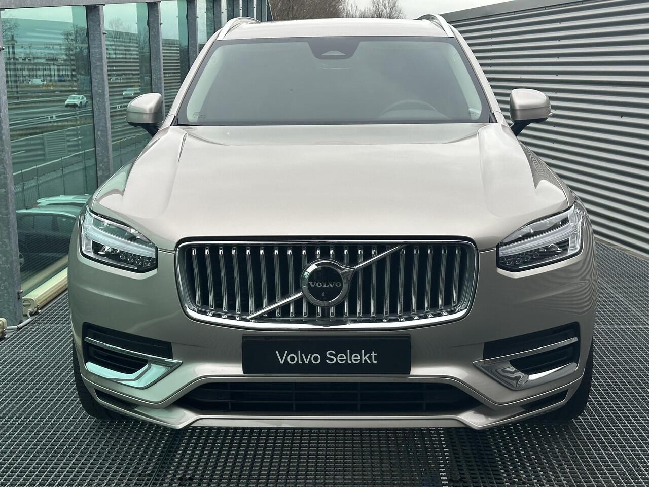 Volvo XC90 2.0 T8 Recharge AWD Ultimate Bright / Luchtvering / Trekhaak / Long Range / Elek. verstelbare stoelen / Voor+achter+stuur verwarmd / Harman Kardon / Keyless / BLIS / Pilot assist + ACC /