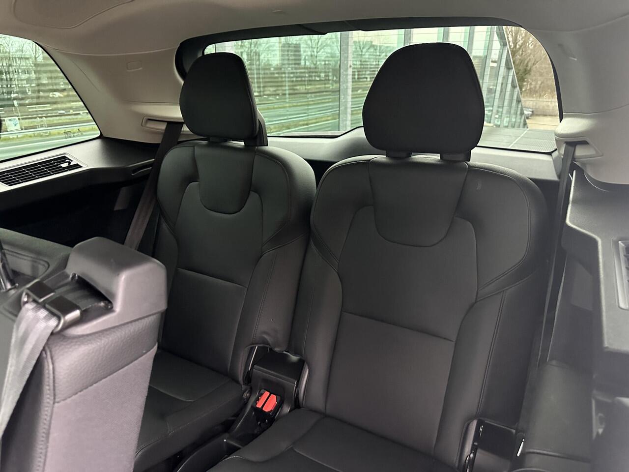 Volvo XC90 2.0 T8 Recharge AWD Ultimate Bright / Luchtvering / Trekhaak / Long Range / Elek. verstelbare stoelen / Voor+achter+stuur verwarmd / Harman Kardon / Keyless / BLIS / Pilot assist + ACC /
