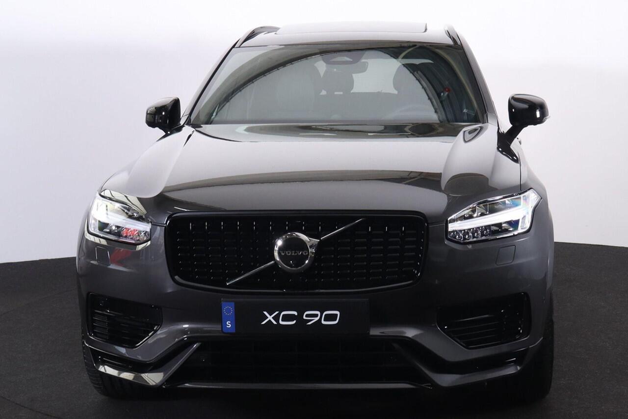 Volvo XC90 T8 Recharge AWD Ultimate Dark - LONG RANGE - Luchtvering - Panorama/schuifdak - IntelliSafe Assist & Surround - Bowers & Wilkins audio - 360 Camera - Adaptieve LED koplampen - Verwarmde voorstoelen, stuur & achterbank - Parkeersensoren voor & achter - Ele