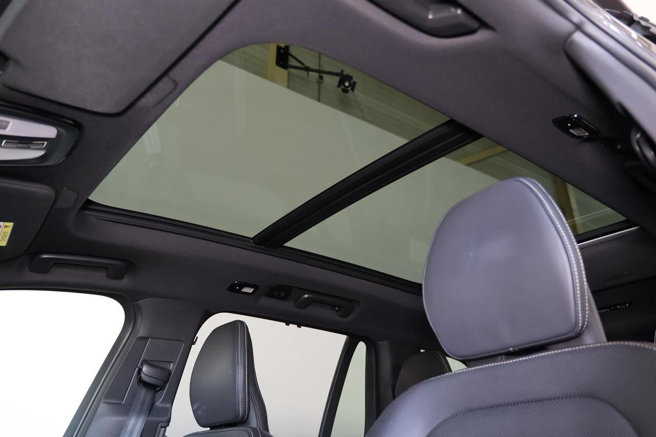 Volvo XC90 T8 Recharge AWD Ultimate Dark - LONG RANGE - Luchtvering - Panorama/schuifdak - IntelliSafe Assist & Surround - 360º Camera - Bowers & Wilkins audio - Adaptieve LED koplampen - Verwarmde voorstoelen, stuur & achterbank - Parkeersensoren voor & achter - El