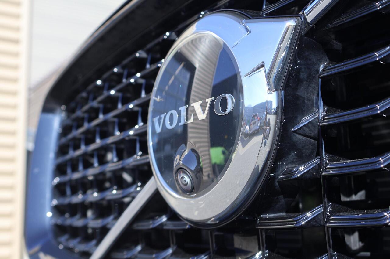 Volvo XC90 T8 Recharge AWD Ultimate Dark | Bowers & Wilkins | Luchtvering | Alcantara hemel