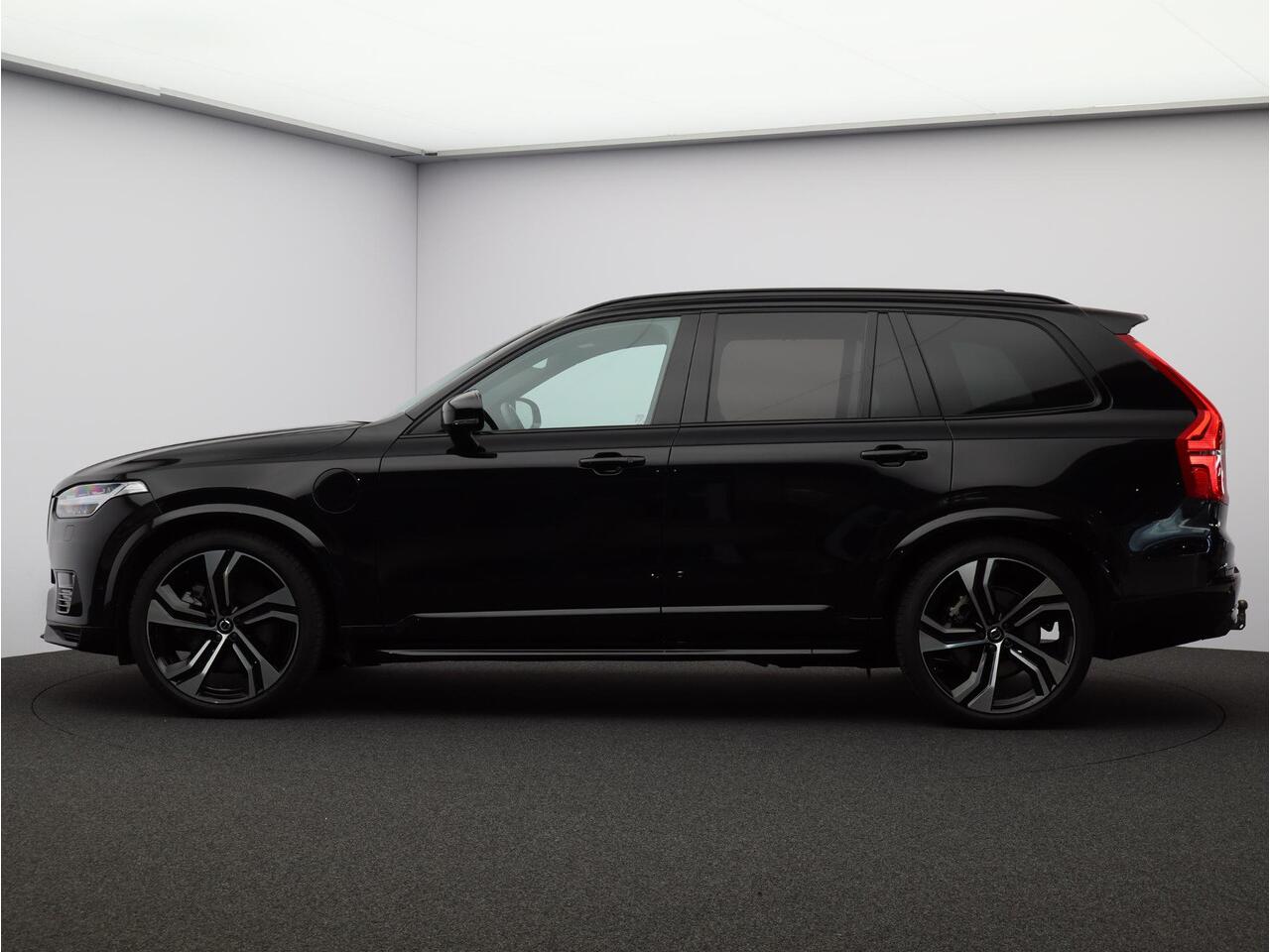 Volvo XC90 T8 455PK Recharge AWD Ultra Dark / Luchtvering / B&W Audio / Trekhaak / 22" / 360gr Camera / Extra Getint Glas / Contourstoelen Nappa /