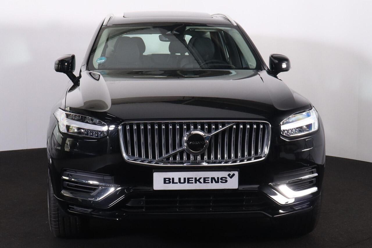 Volvo XC90 T8 Recharge AWD Ultra Bright - LONG RANGE - Panorama/schuifdak - IntelliSafe Assist & Surround - Harman/Kardon audio - Adaptieve LED koplampen - Parkeercamera achter - Verwarmde voorstoelen, stuur & achterbank - Parkeersensoren voor & achter - Elektr. bed