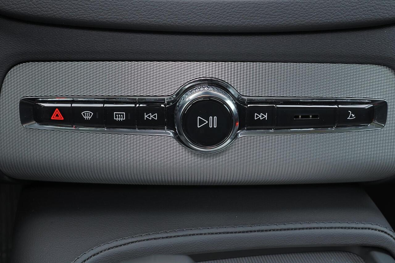 Volvo XC90 T8 Recharge AWD Ultra Bright - LONG RANGE - Panorama/schuifdak - IntelliSafe Assist & Surround - Harman/Kardon audio - Adaptieve LED koplampen - Parkeercamera achter - Verwarmde voorstoelen, stuur & achterbank - Parkeersensoren voor & achter - Elektr. bed