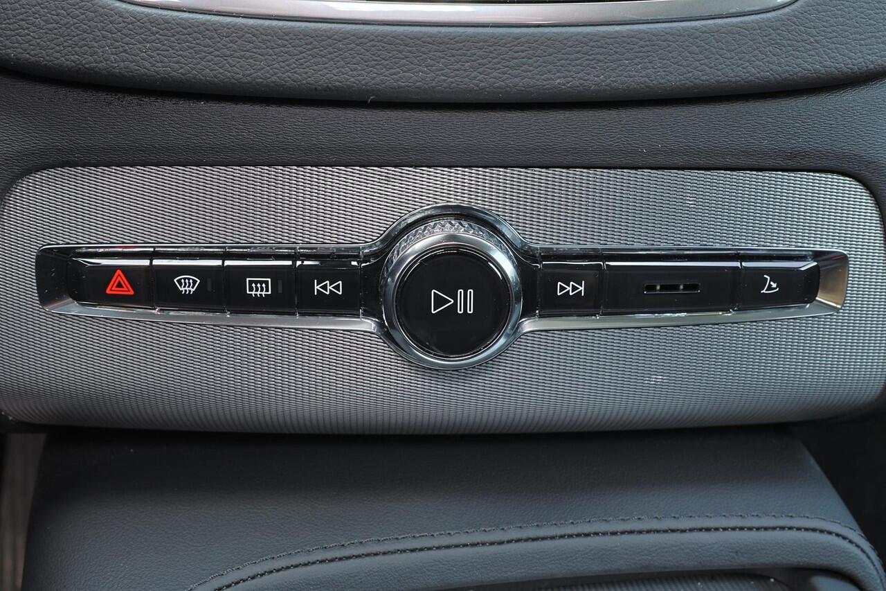 Volvo XC90 T8 Recharge AWD Plus Bright - LONG RANGE - Panorama/schuifdak - IntelliSafe Assist & Surround - 360º Camera - Harman/Kardon audio - Adaptieve LED koplampen - Verwarmde voorstoelen, stuur & achterbank - Parkeersensoren voor & achter - Elektr. bedienb. voor