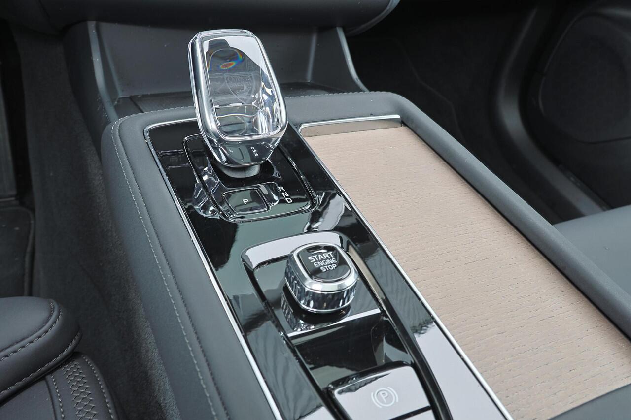 Volvo XC90 T8 Recharge AWD Plus Dark - LONG RANGE - Panorama/schuifdak - IntelliSafe Assist & Surround - 360º Camera - Harman/Kardon audio - Verwarmde voorstoelen, stuur & achterbank - Parkeersensoren voor & achter - Elektr. bedienb. voorstoelen met geheugen - Draad