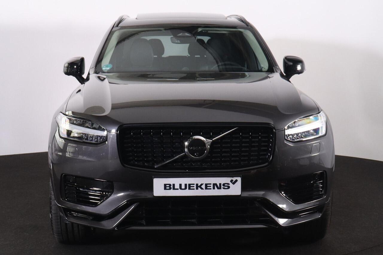Volvo XC90 T8 Recharge AWD Ultimate Dark - LONG RANGE - Panorama/schuifdak - IntelliSafe Assist & Surround - 360º Camera - Bowers & Wilkins audio - Adaptieve LED koplampen - Verwarmde voorstoelen, stuur & achterbank - Parkeersensoren voor & achter - Elektr. bedienb.