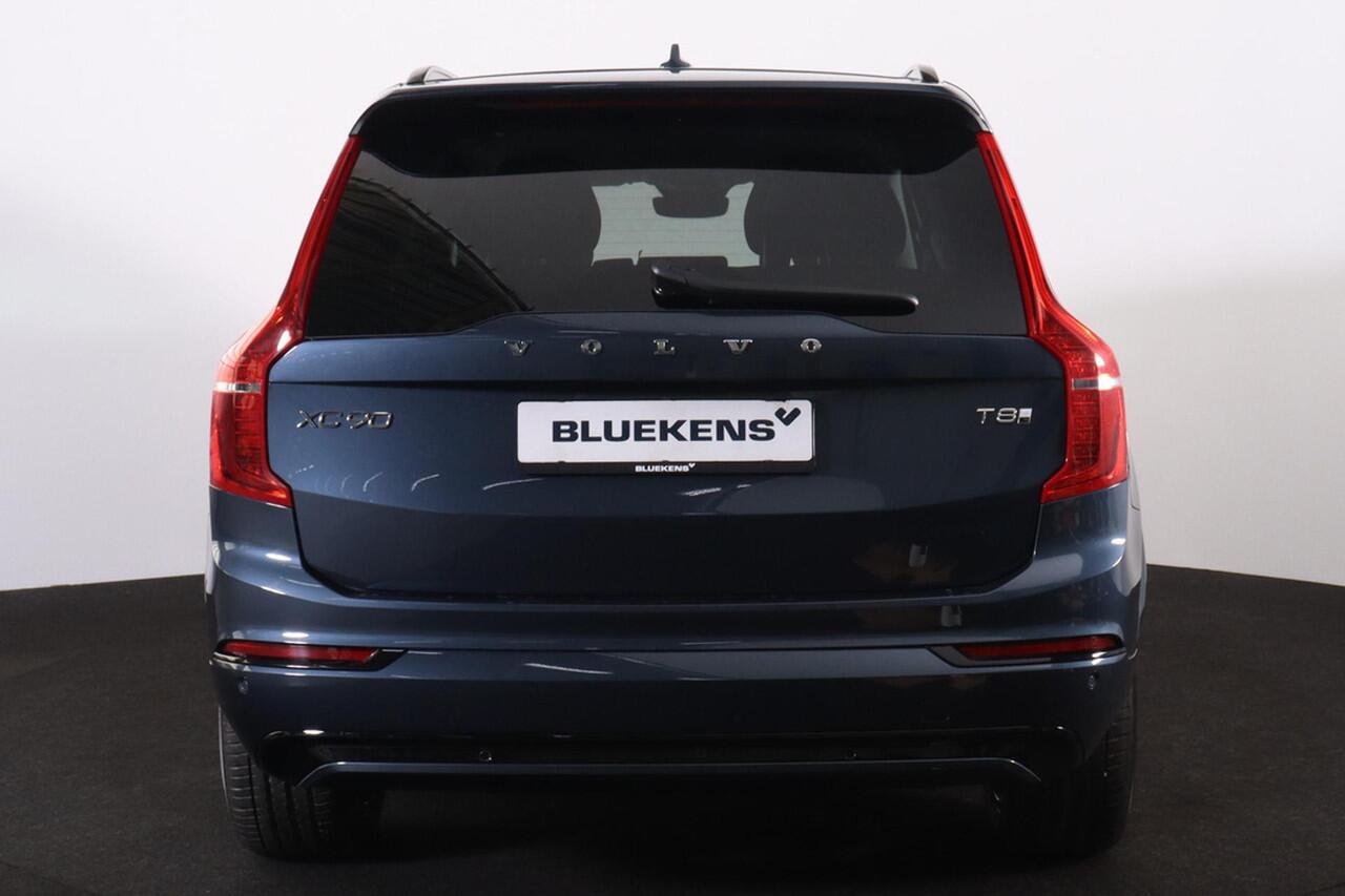 Volvo XC90 T8 Recharge AWD Plus Dark - LONG RANGE - IntelliSafe Assist & Surround - Harman/Kardon audio - Adaptieve LED koplampen - Parkeercamera achter - Verwarmde voorstoelen, stuur & achterbank - Parkeersensoren voor & achter - Elektr. bedienb. voorstoelen met ge