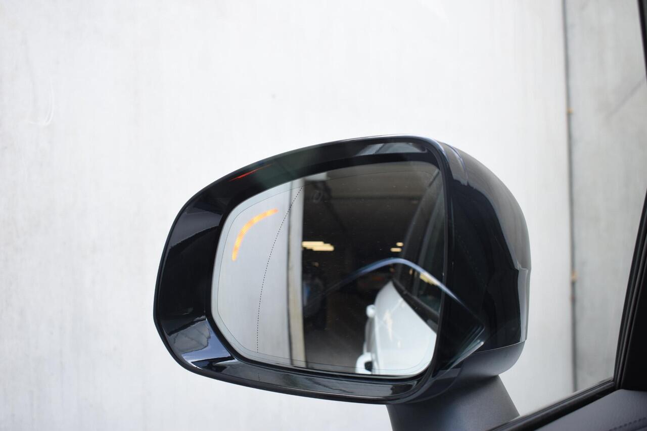 Volvo XC90 T8 455PK Automaat Plug-in hybrid AWD Ultimate Dark / Bowers & Wilkins / Luchtvering / Head Up Display / 360 Camera / Massagestoelen / Gelaagde Zijruiten / Trekhaak /