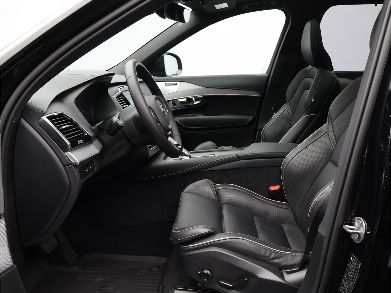 Volvo XC90 2.0 T8 Recharge AWD Ultimate Dark / Trekhaak / Luchtvering / 22"Wielen / B&W Audio / 360 Camera / Head-up Display / Panoramadak / Getint Glas /