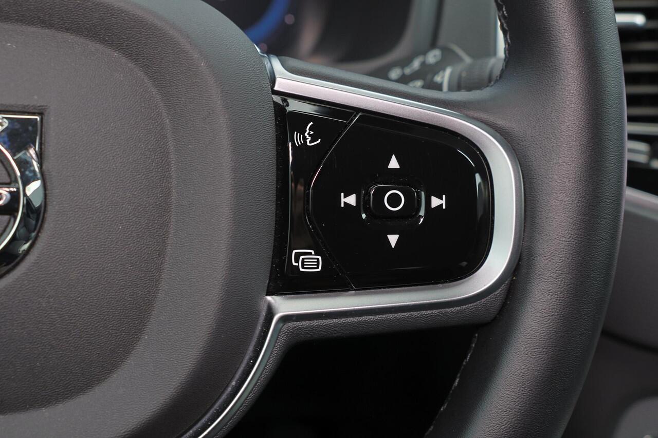 Volvo XC90 T8 Recharge AWD Core Bright - LONG RANGE - IntelliSafe Assist & Surround - Harman/Kardon audio - Adaptieve LED koplampen - Parkeercamera achter - Verwarmde voorstoelen, stuur & achterbank - Parkeersensoren voor & achter - Draadloze tel. lader - Extra geti